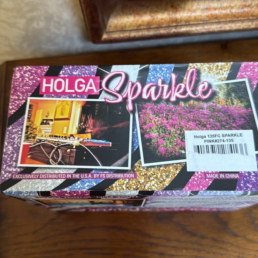 Holga 35 mm Film Camera 135FC Sparkle Pink with Flash. A unique film experience.